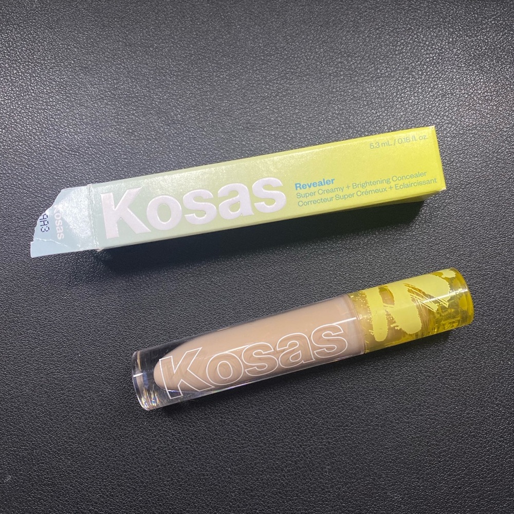 Kosas concealer in 2.3N